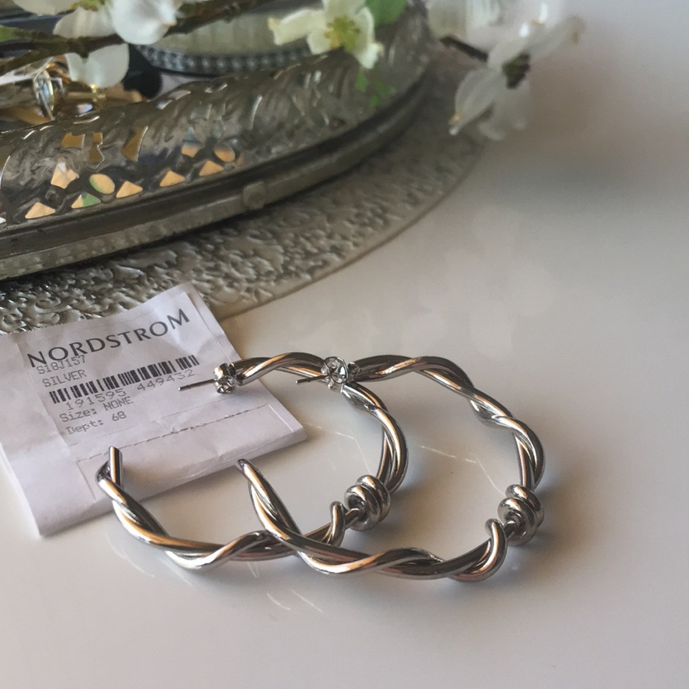 ‎OSCAR DE LA RENTA‎, Modern Twist Hoop Earrings - Picture 2 of 8